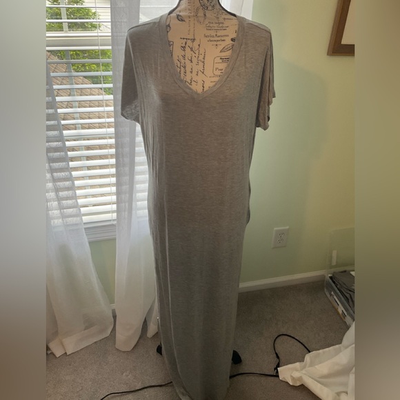 Burgundy Apparel - Grey Maxi Dress with Side Slit and Pockets - Picture 2 of 9